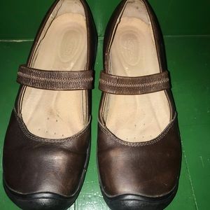 Keen 8.5 Mary Jane’s. Sturdy leather